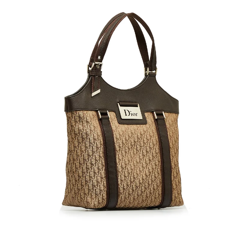 Christian Dior bags with a quilted pattern and gold - toned hardwareBrown Dior Diorissimo Street Chic Tote